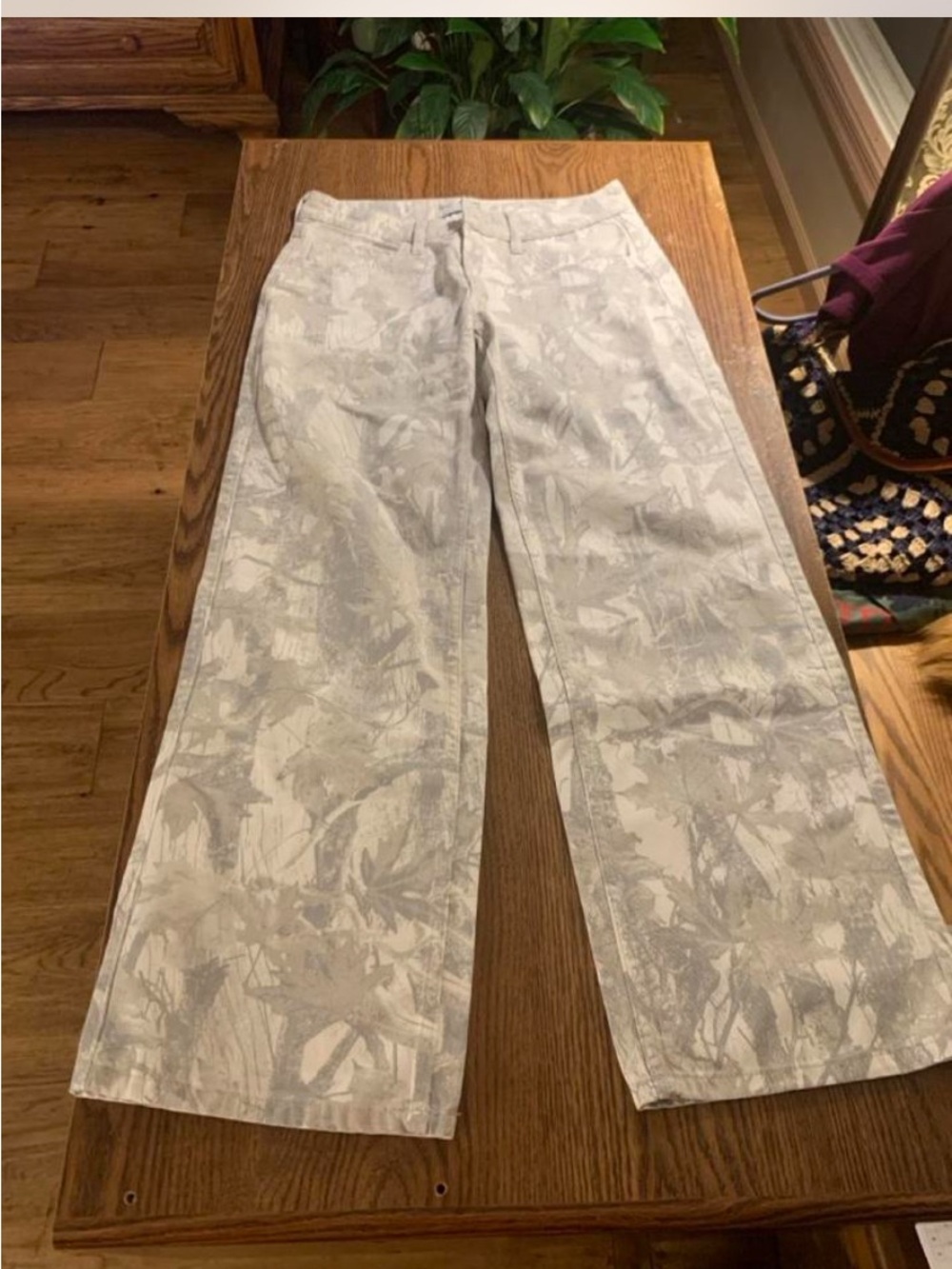 Hollister Women’s Wide-Leg Jeans in Light Gray Print